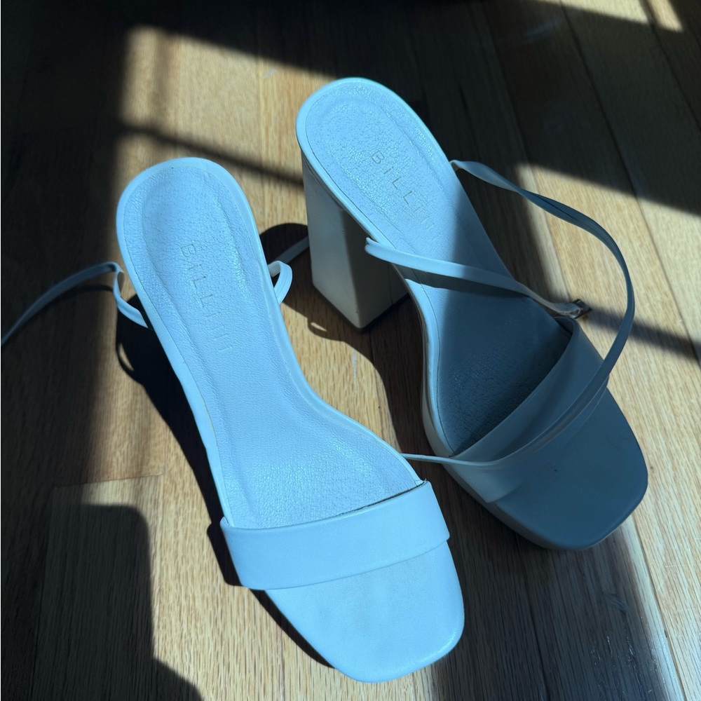 Super platform cream strappy heels! 👡